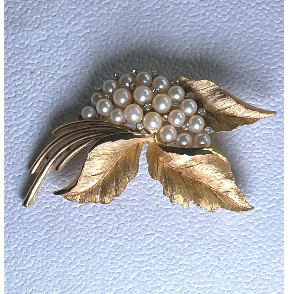 Crown Trifari vintage trifari